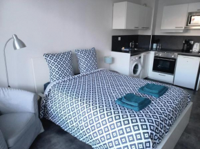 Studio avec balcon, lumineux, Centre Aix les Bains